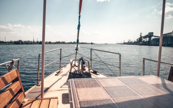 2 Reasons to Redecorate Your Boat’s Interior by Installing New Flooring