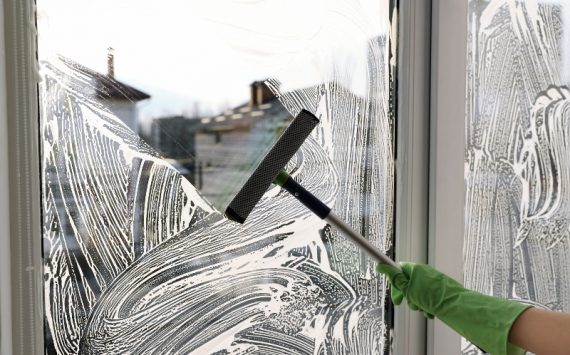 The Benefits of Hiring Roof Cleaning Contractors in Puyallup, WA