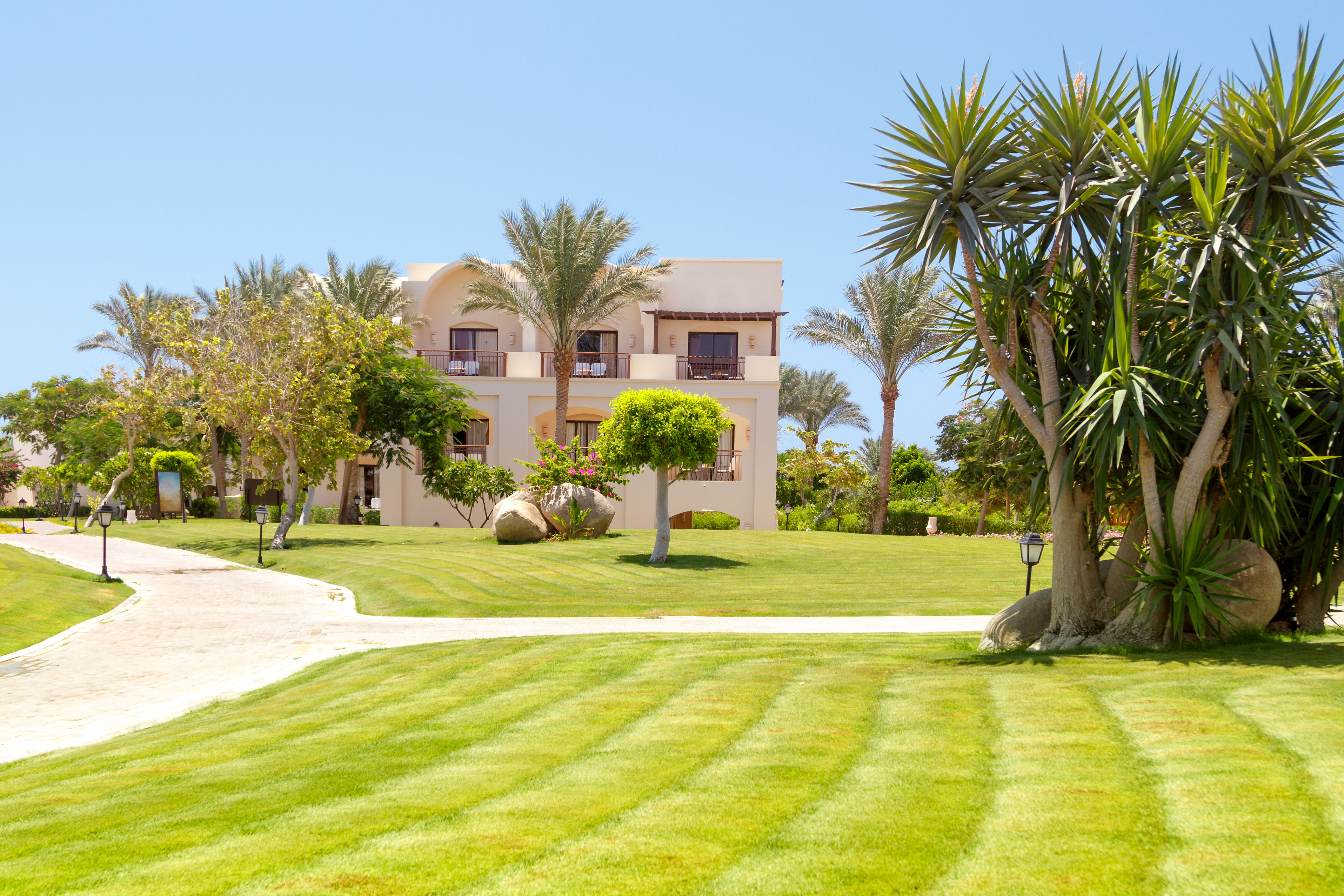 ​How Outdoor Kitchen Builders Menifee CA Transform Patios into Perfect Entertainment Spaces